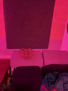 thesummerboy online show from March 17, 2025, 10:38 am