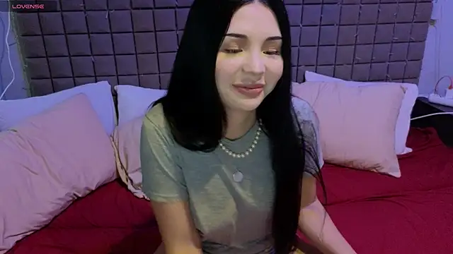 clementinena online show from December 9, 2024, 3:50 am