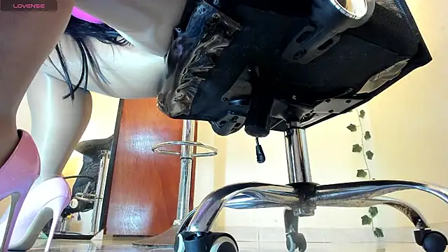 aitana-purple online show from March 5, 2026, 10:17 pm