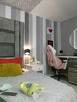 Julianewell online show from November 7, 2025, 12:16 pm