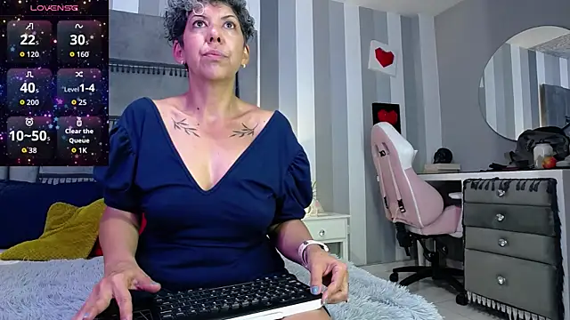 Snapshot of Julianewell chatting on June 2, 2026, 12:18 pm Julianewell online show from June 2, 2026, 12:18 pm