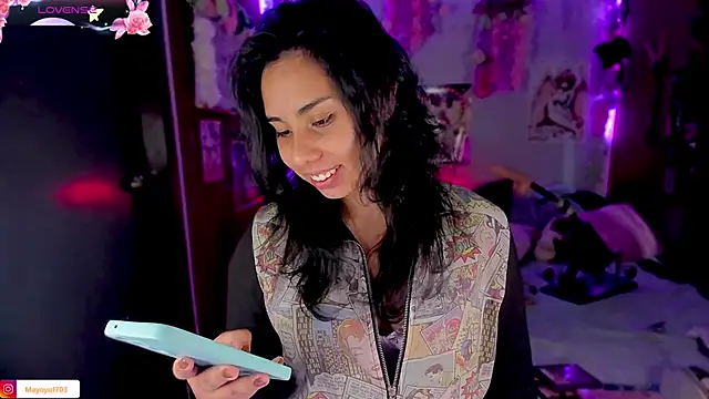 kiki cavilll online show from March 18, 2025, 11:52 am