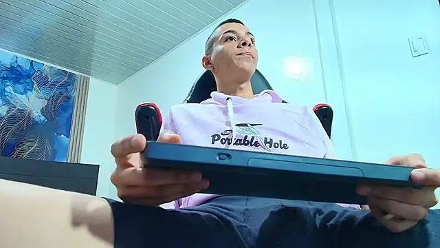 sneiderr x online show from March 12, 2025, 7:59 pm