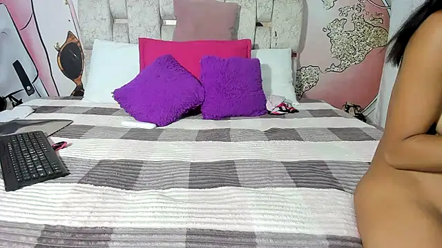 KOURTNEY-- online show from January 17, 2025, 4:39 am