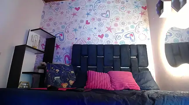 KOURTNEY-- online show from March 18, 2025, 1:43 am