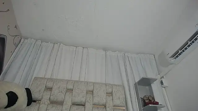 KOURTNEY-- online show from September 22, 2025, 1:51 am