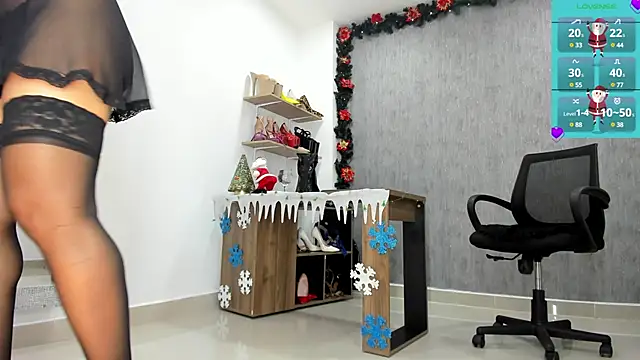 Ella Pride1 online show from December 12, 2024, 8:43 pm