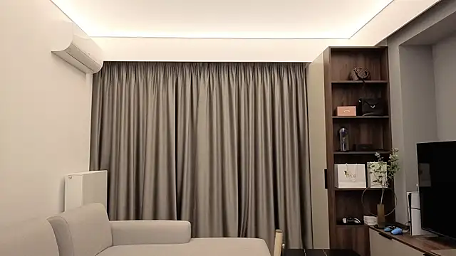 IrisNoire online show from December 18, 2025, 8:48 pm