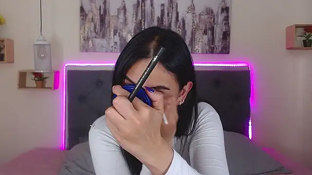 mia aira online show from November 9, 2025, 3:54 pm