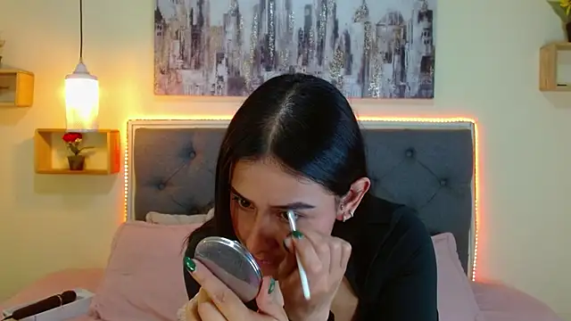 mia aira online show from January 7, 2026, 4:31 pm