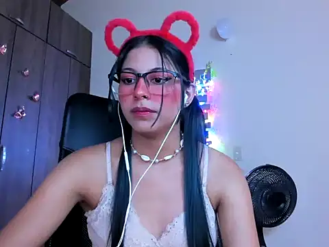 Snapshot of _ALLYSON18_ chatting on January 5, 2025, 5:30 pm ALLYSON18 online show from January 5, 2025, 5:30 pm