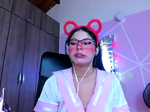 Snapshot of _ALLYSON18_ chatting on January 12, 2025, 2:30 pm ALLYSON18 online show from January 12, 2025, 2:30 pm