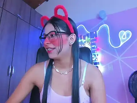 Snapshot of _ALLYSON18_ chatting on January 21, 2025, 11:24 am ALLYSON18 online show from January 21, 2025, 11:24 am