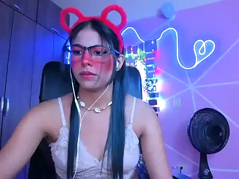 Snapshot of _ALLYSON18_ chatting on January 22, 2025, 2:46 pm ALLYSON18 online show from January 22, 2025, 2:46 pm