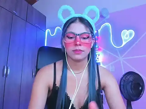 Snapshot of _ALLYSON18_ chatting on February 2, 2025, 11:19 am ALLYSON18 online show from February 2, 2025, 11:19 am