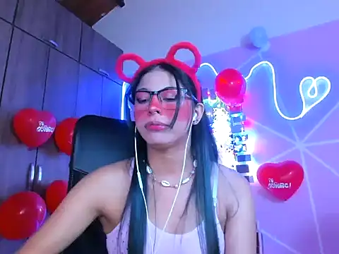 Snapshot of _ALLYSON18_ chatting on February 16, 2025, 2:43 pm ALLYSON18 online show from February 16, 2025, 2:43 pm