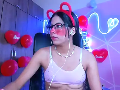 Snapshot of _ALLYSON18_ chatting on February 16, 2025, 6:10 pm ALLYSON18 online show from February 16, 2025, 6:10 pm
