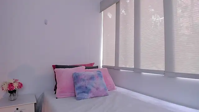 Snapshot of Brisa_blue chatting on February 3, 2025, 4:10 pm Brisa blue online show from February 3, 2025, 4:10 pm