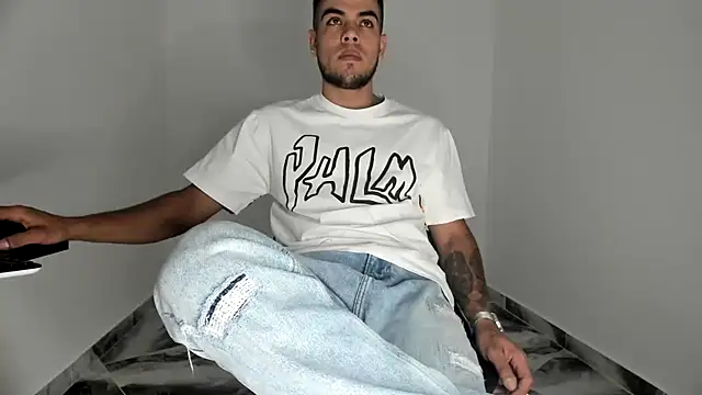 Snapshot of mikee_scooth chatting on November 18, 2025, 4:33 pm mikee scooth online show from November 18, 2025, 4:33 pm