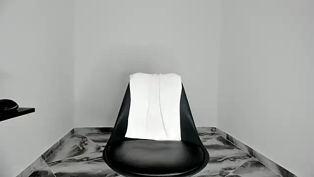 Snapshot of mikee_scooth chatting on November 19, 2025, 6:30 pm mikee scooth online show from November 19, 2025, 6:30 pm