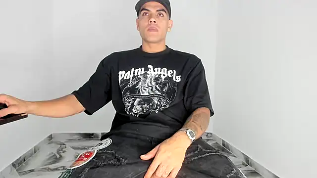 Snapshot of mikee_scooth chatting on November 29, 2025, 1:41 am mikee scooth online show from November 29, 2025, 1:41 am