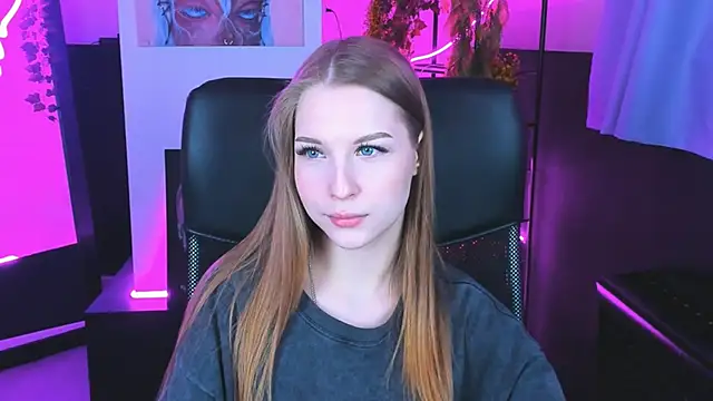 CuteMousee online show from December 12, 2024, 2:26 am