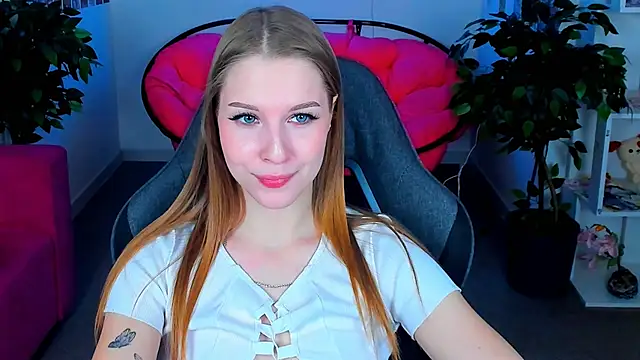 CuteMousee online show from December 17, 2024, 5:47 pm