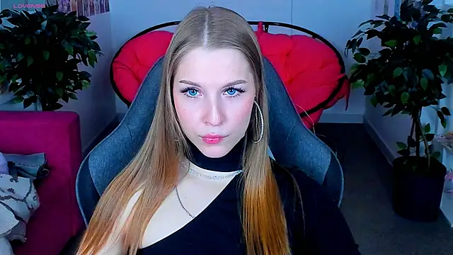 CuteMousee online show from December 26, 2024, 2:59 pm