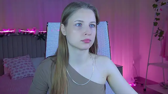 CuteMousee online show from April 21, 2026, 7:14 am