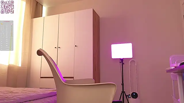 Snapshot of HalieCross chatting on March 21, 2025, 4:39 am HalieCross online show from March 21, 2025, 4:39 am