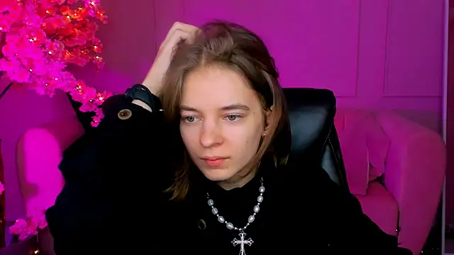 TinaDavil online show from December 18, 2024, 2:06 pm