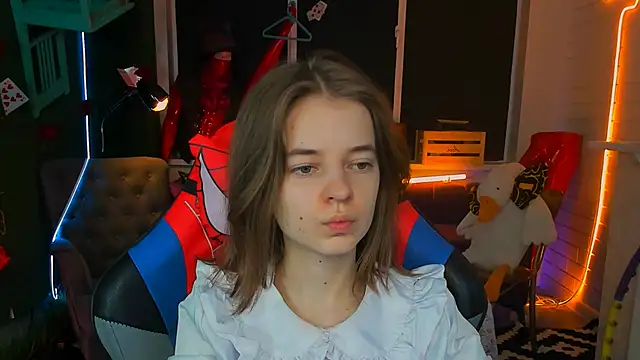 TinaDavil online show from February 13, 2025, 1:05 pm