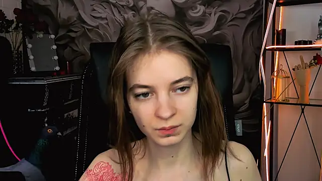 TinaDavil online show from March 7, 2025, 1:07 pm