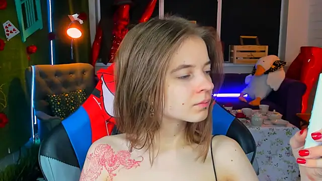 TinaDavil online show from March 18, 2025, 9:09 am