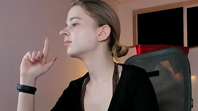 TinaDavil online show from February 9, 2026, 1:15 pm