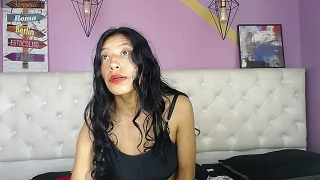Snapshot of karolinee_66_ chatting on December 7, 2024, 8:11 am karolinee 66 online show from December 7, 2024, 8:11 am