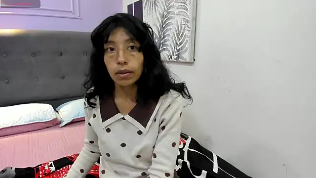 karolinee 66  online show from November 28, 2025, 4:48 am