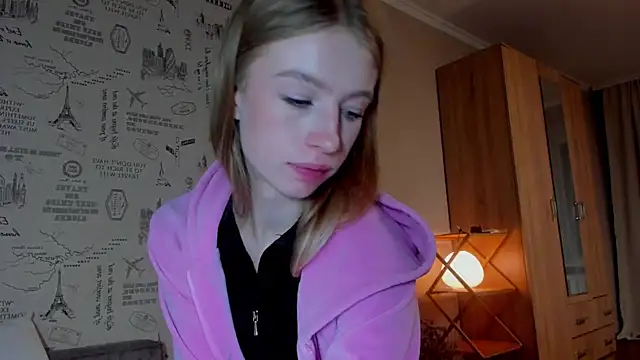 minidivaa  online show from September 29, 2025, 6:13 pm