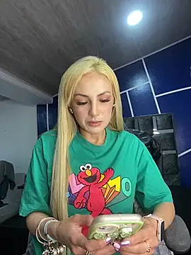 Snapshot of alicev_kitty chatting on March 6, 2025, 1:03 pm alicev kitty online show from March 6, 2025, 1:03 pm