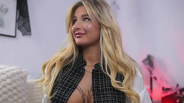 AvaShayy online show from October 21, 2025, 9:37 pm