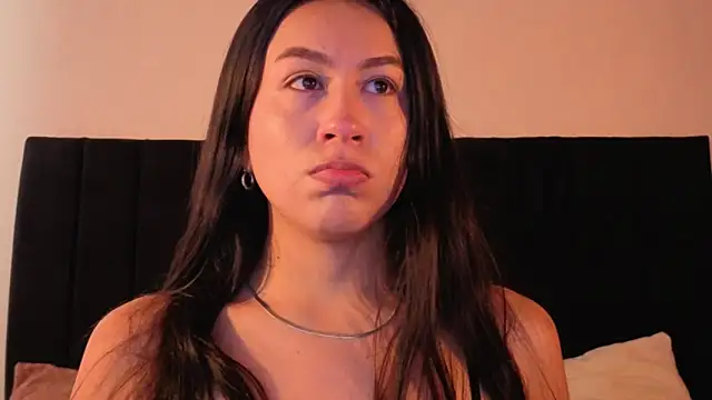 EmiGomez  online show from November 10, 2025, 12:48 pm