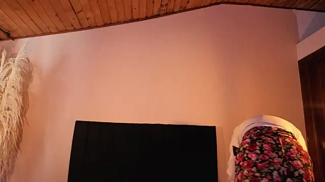 EmiGomez  online show from November 17, 2025, 6:35 pm