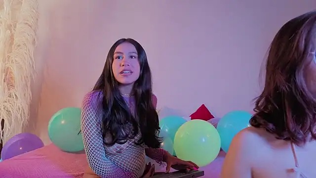 EmiGomez  online show from January 13, 2026, 1:27 pm