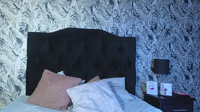 Snapshot of EmiGomez_ chatting on January 17, 2026, 1:27 pm EmiGomez online show from January 17, 2026, 1:27 pm