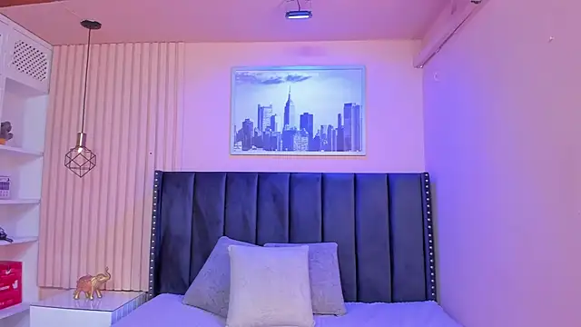 viiolett lee online show from January 23, 2025, 8:35 pm