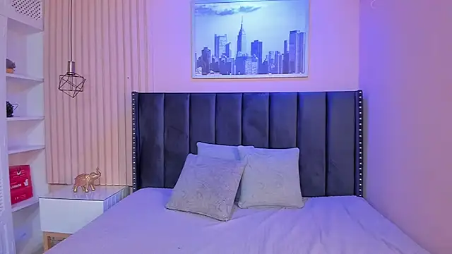 viiolett lee online show from February 13, 2025, 8:13 pm