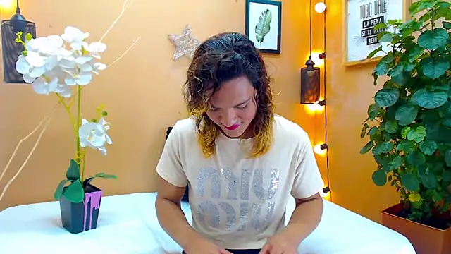 aslyhernandez 7 online show from October 14, 2025, 12:17 pm