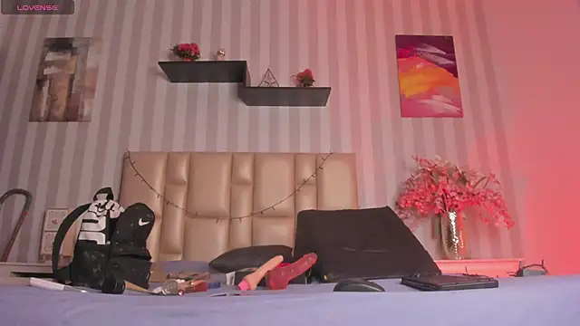 vayoleen online show from December 17, 2024, 3:28 pm