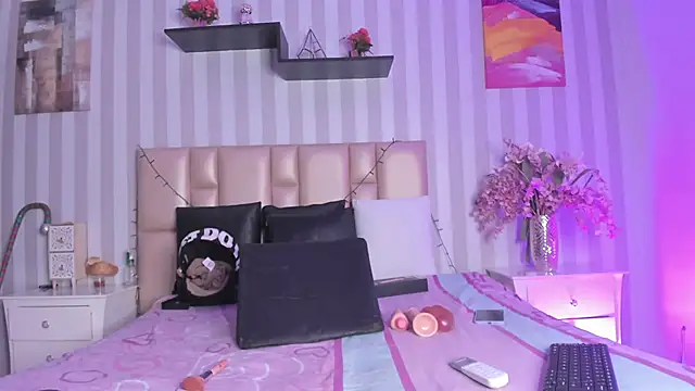 vayoleen online show from December 18, 2024, 5:21 pm