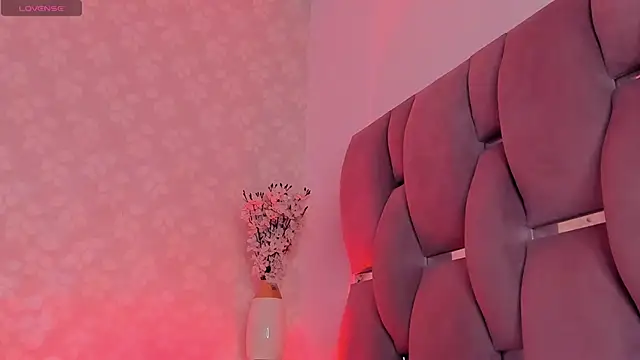 vayoleen online show from October 4, 2025, 2:37 pm